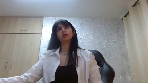 Snapshot of paulina_rubio_ chatting on 01.06.26 Paulina Rubio online show from 01.06.26