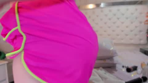 Snapshot of paulinabelen21 chatting on 02.21.25 paulinabelen21 online show from 02.21.25