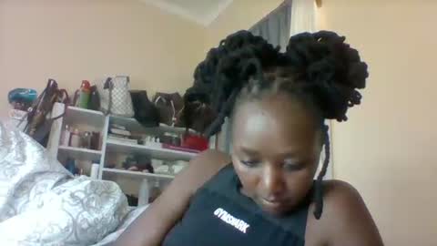 pauline19932016 online show from 11.04.25