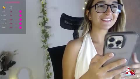 Snapshot of paulirose chatting on 02.11.26 paulirose online show from 02.11.26