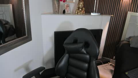 Snapshot of paulyss chatting on 04.08.26 Paulys online show from 04.08.26