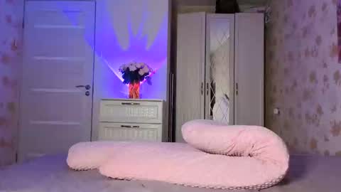 PawsClawss online show from 12.20.25