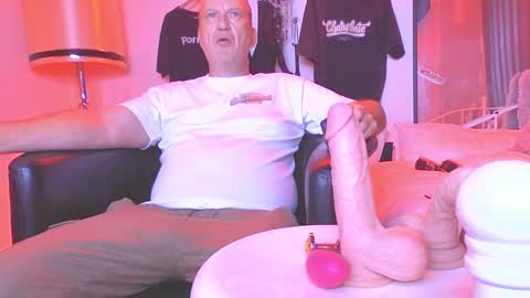 Snapshot of peacetous chatting on 01.01.25 Marc online show from 01.01.25