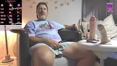 Snapshot of peacetous chatting on 10.26.25 Marc online show from 10.26.25