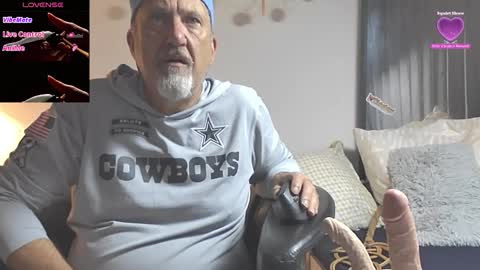 Snapshot of peacetous chatting on 11.06.25 Marc online show from 11.06.25