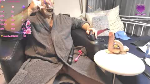 Snapshot of peacetous chatting on 11.12.25 Marc online show from 11.12.25