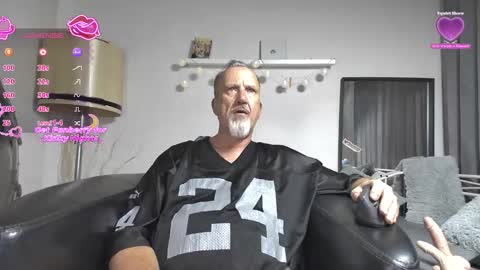 Snapshot of peacetous chatting on 11.29.25 Marc online show from 11.29.25