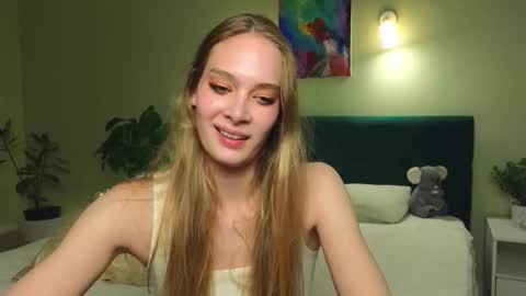 Lexy Peach online show from 10.07.25