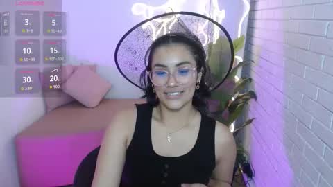 Snapshot of peachy_tay chatting on 10.31.25 peachy_tay online show from 10.31.25