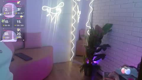 Snapshot of peachy_tay chatting on 11.10.25 peachy_tay online show from 11.10.25