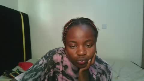 Snapshot of pearl_velvet chatting on 11.08.25 vel online show from 11.08.25