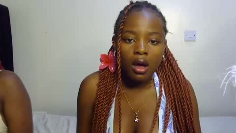 Snapshot of pearl_velvet chatting on 11.13.25 vel online show from 11.13.25