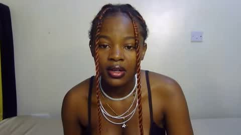 Snapshot of pearl_velvet chatting on 11.17.25 vel online show from 11.17.25