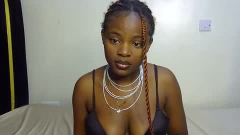 Snapshot of pearl_velvet chatting on 11.19.25 vel online show from 11.19.25