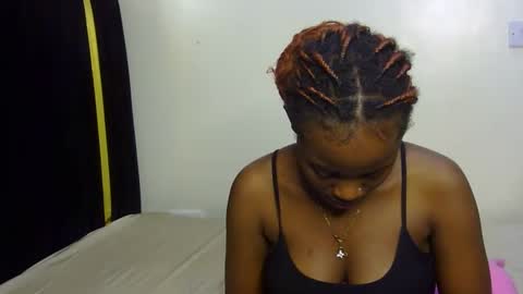 Snapshot of pearl_velvet chatting on 11.20.25 vel online show from 11.20.25