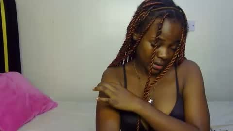 Snapshot of pearl_velvet chatting on 11.23.25 vel online show from 11.23.25