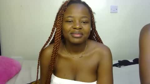 Snapshot of pearl_velvet chatting on 11.24.25 vel online show from 11.24.25