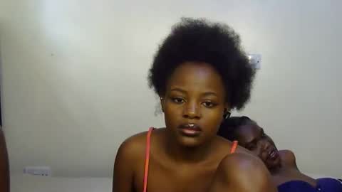 Snapshot of pearl_velvet chatting on 11.27.25 vel online show from 11.27.25