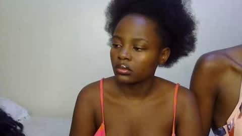 Snapshot of pearl_velvet chatting on 12.04.25 vel online show from 12.04.25