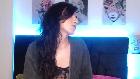 Snapshot of pearlatin chatting on 01.10.25 pearlatin online show from 01.10.25