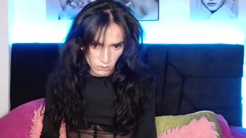 Snapshot of pearlatin chatting on 01.19.25 pearlatin online show from 01.19.25