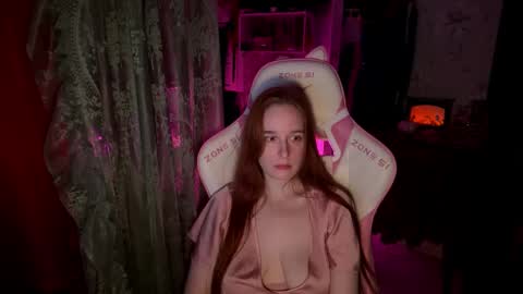 Snapshot of pearlprincess_ chatting on 12.05.25 Adelina online show from 12.05.25