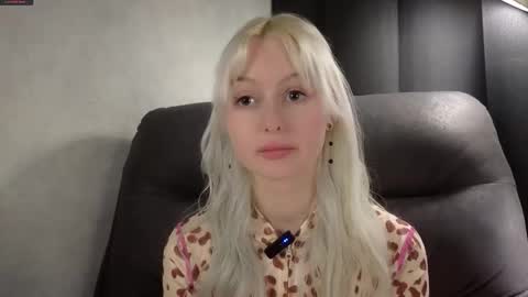 Snapshot of peek_in_my_window chatting on 09.30.25 tony online show from 09.30.25