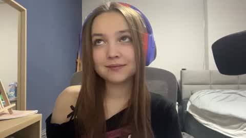 Luna Vale online show from 07.10.26
