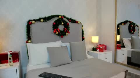 Snapshot of penelopeowenn chatting on 12.23.25 penelopeowenn online show from 12.23.25