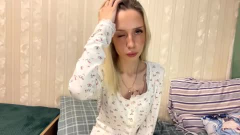 Snapshot of pennyczubakowski chatting on 10.22.25 Margot online show from 10.22.25