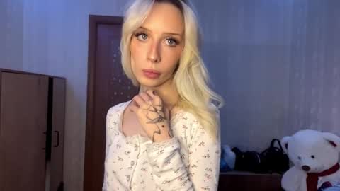 Snapshot of pennyczubakowski chatting on 11.20.25 Margot online show from 11.20.25