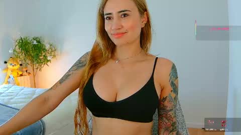 Snapshot of pennyy__ chatting on 06.16.26 Hi Im Penelope better vibrations 1111 online show from 06.16.26