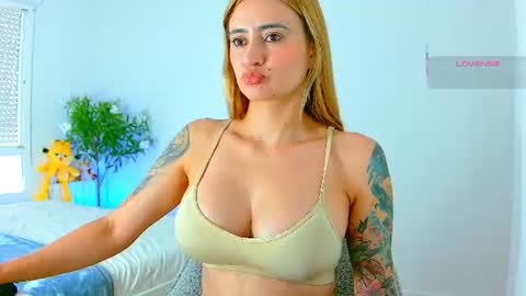 Snapshot of pennyy__ chatting on 06.28.26 Hi Im Penelope better vibrations 1111 online show from 06.28.26