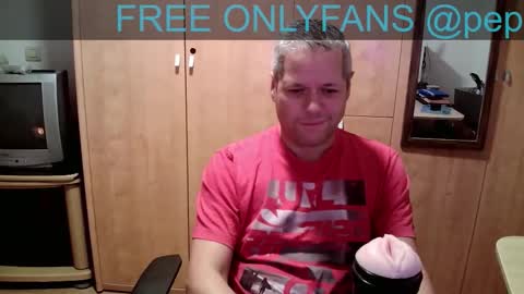 Snapshot of pepinoholandes chatting on 10.16.25 Pepino Holandes online show from 10.16.25