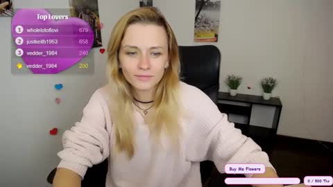 Snapshot of peppymia chatting on 10.11.25 Mia online show from 10.11.25