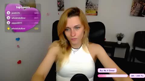 Snapshot of peppymia chatting on 11.09.25 Mia online show from 11.09.25