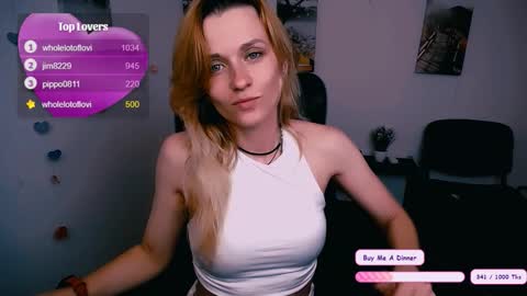 Snapshot of peppymia chatting on 11.21.25 Mia online show from 11.21.25