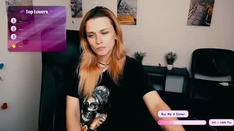 Snapshot of peppymia chatting on 11.24.25 Mia online show from 11.24.25