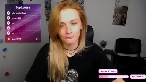 Snapshot of peppymia chatting on 11.25.25 Mia online show from 11.25.25