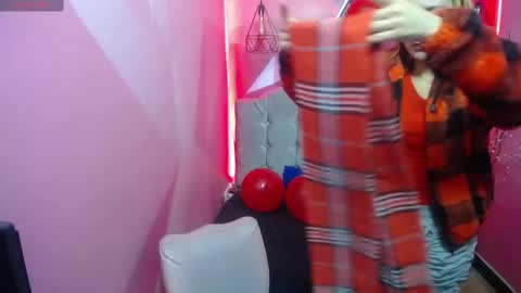 Snapshot of perla_red chatting on 02.14.25 PERLA RED online show from 02.14.25