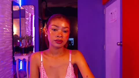 Snapshot of perla_st chatting on 02.20.25 Perla online show from 02.20.25