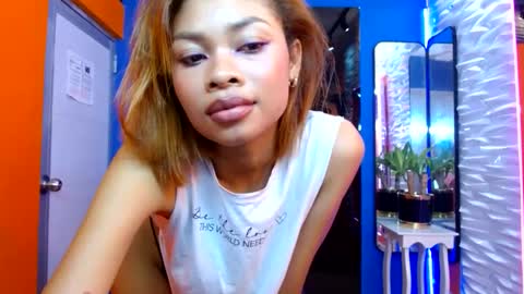 Snapshot of perla_st chatting on 03.08.25 Perla online show from 03.08.25