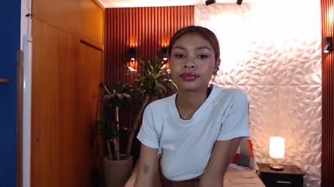 Snapshot of perla_st chatting on 03.12.25 Perla online show from 03.12.25