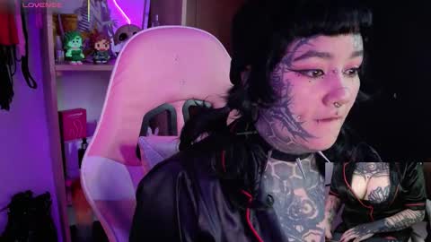 Snapshot of persefone_underworld chatting on 10.10.25 persefone_underworld online show from 10.10.25