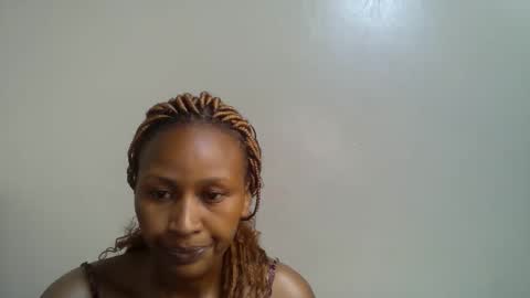 Snapshot of peru_queen chatting on 11.18.25 peru_queen online show from 11.18.25