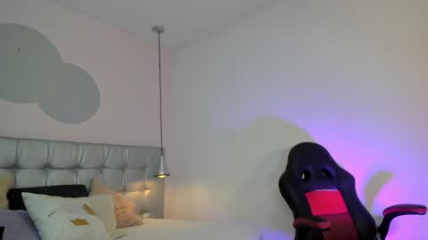 Snapshot of pervert_lizza chatting on 01.12.25 Lizza online show from 01.12.25