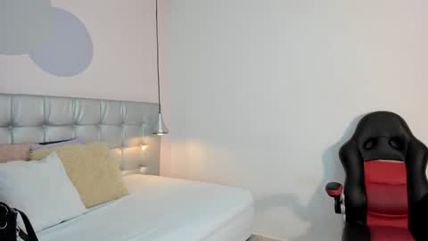 Snapshot of pervert_lizza chatting on 01.26.25 Lizza online show from 01.26.25
