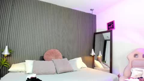 Snapshot of pervert_lizza chatting on 02.25.26 Lizza online show from 02.25.26