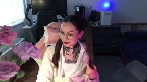 Snapshot of petal_dust_ chatting on 04.08.26 petal_dust_ online show from 04.08.26