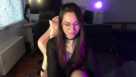 Snapshot of petal_dust_ chatting on 04.16.26 petal_dust_ online show from 04.16.26